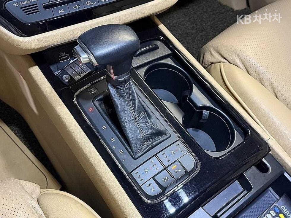 Киа All New Канивал9-местен 2.2 Дизел Висок Лимузин (Канивал) Престиж - 12