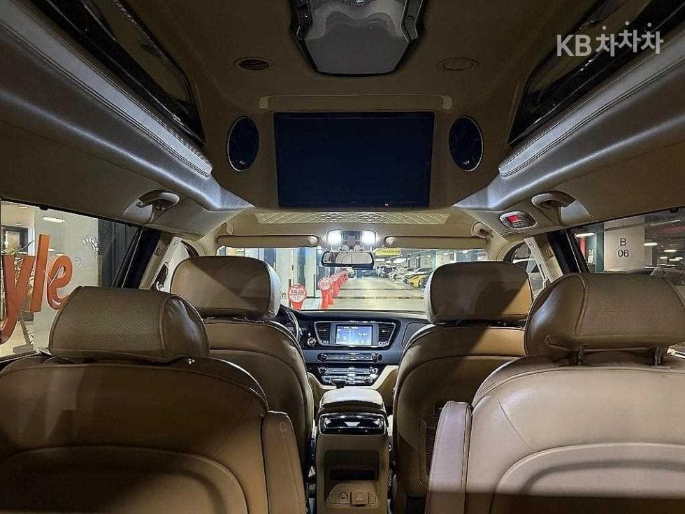 Киа All New Канивал9-местен 2.2 Дизел Висок Лимузин (Канивал) Престиж - 13