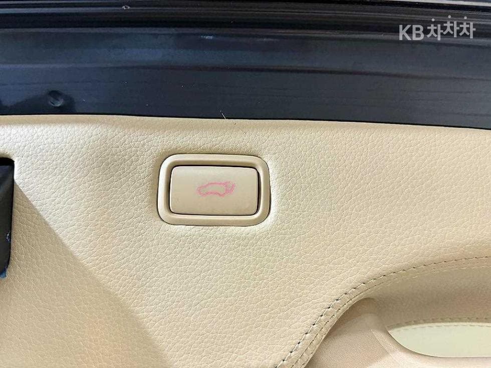 Киа All New Канивал9-местен 2.2 Дизел Висок Лимузин (Канивал) Престиж - 16