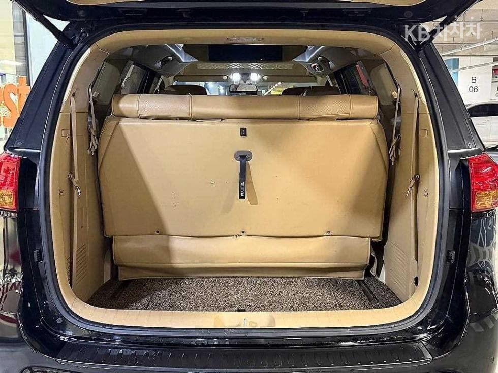 Киа All New Канивал9-местен 2.2 Дизел Висок Лимузин (Канивал) Престиж - 17