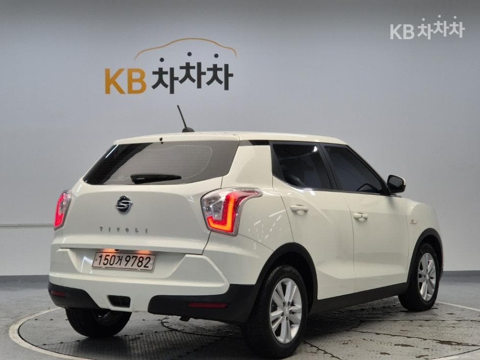 KG Mobility Tivoli 아머1.6 Diesel TX 2WD - 3