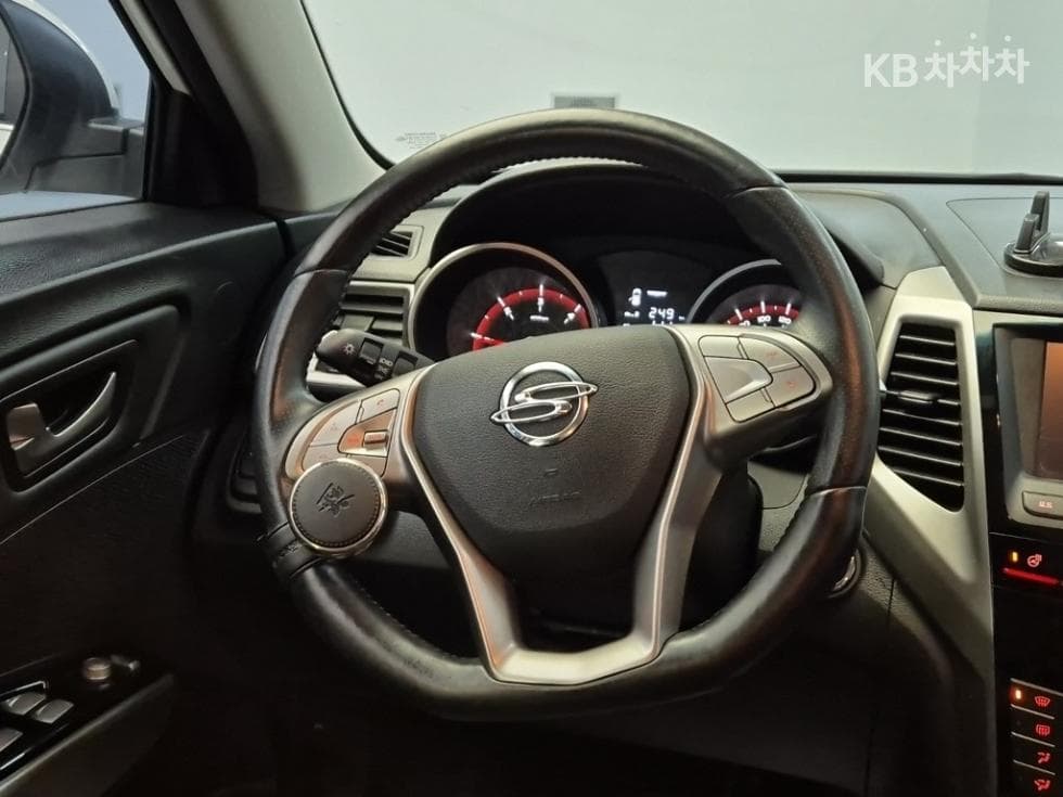 KG Mobility Tivoli 아머1.6 Diesel TX 2WD - 9