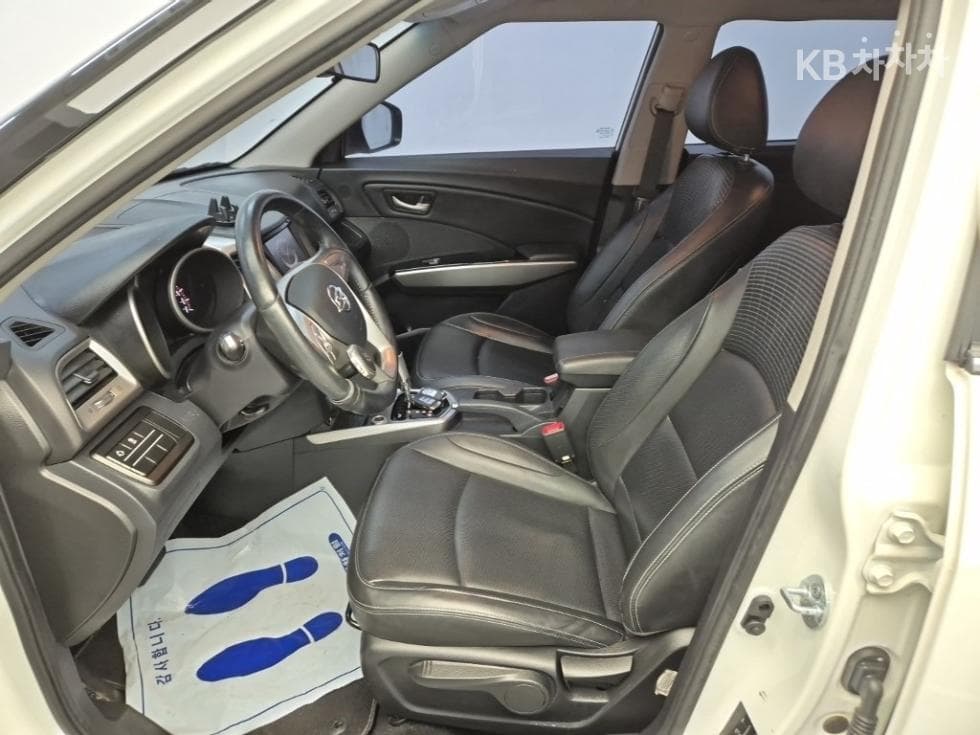 KG Mobility Tivoli 아머1.6 Diesel TX 2WD - 11