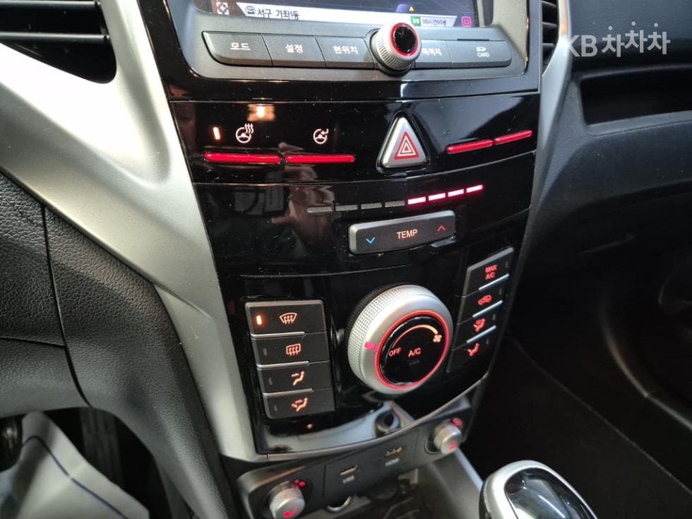 KG Mobility Tivoli 아머1.6 Diesel TX 2WD - 15