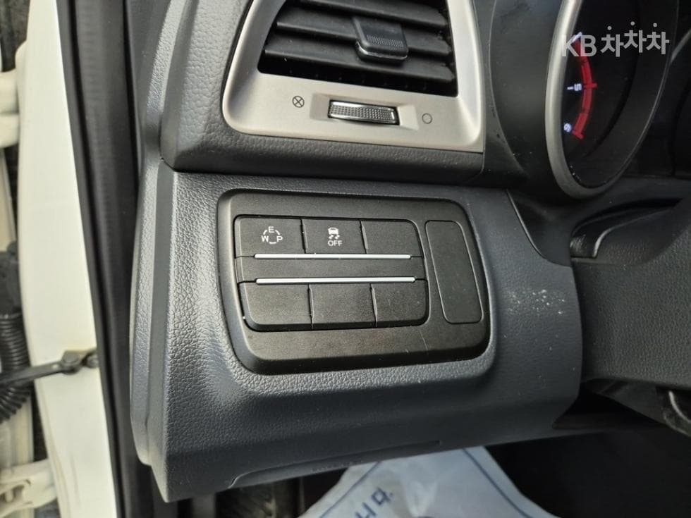 KG Mobility Tivoli 아머1.6 Diesel TX 2WD - 17