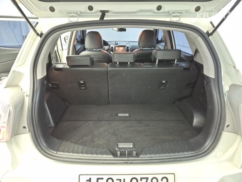 KG Mobility Tivoli 아머1.6 Diesel TX 2WD - 18