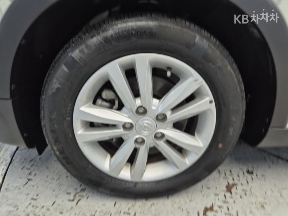 KG Mobility Tivoli 아머1.6 Diesel TX 2WD - 19