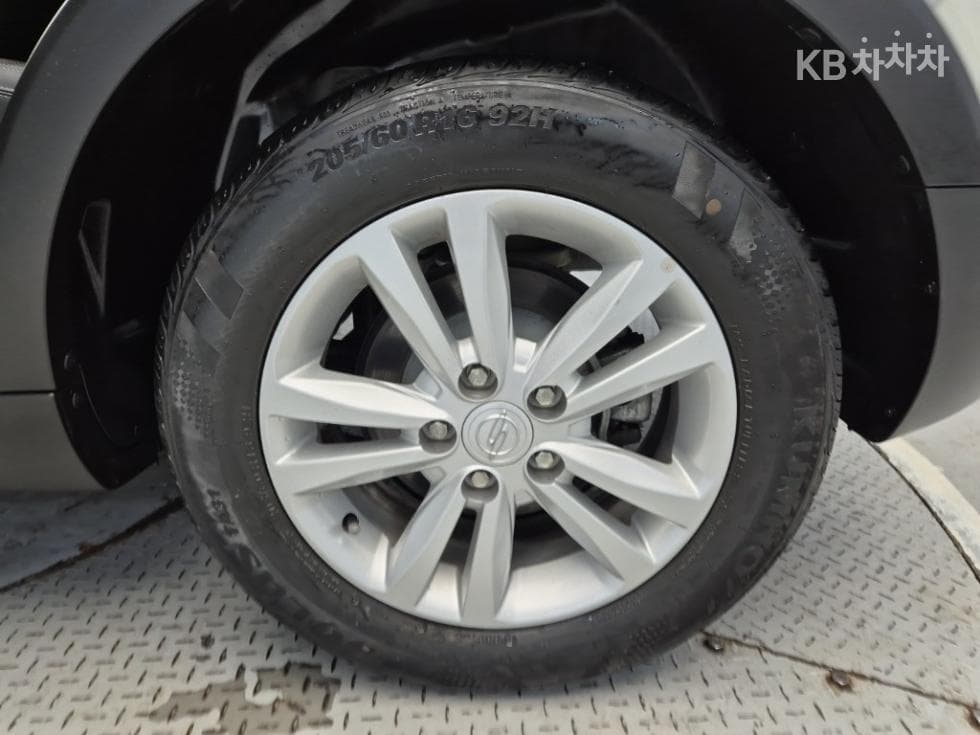 KG Mobility Tivoli 아머1.6 Diesel TX 2WD - 20