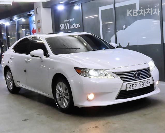 Lexus Нов ES 300h Premium - Image 1
