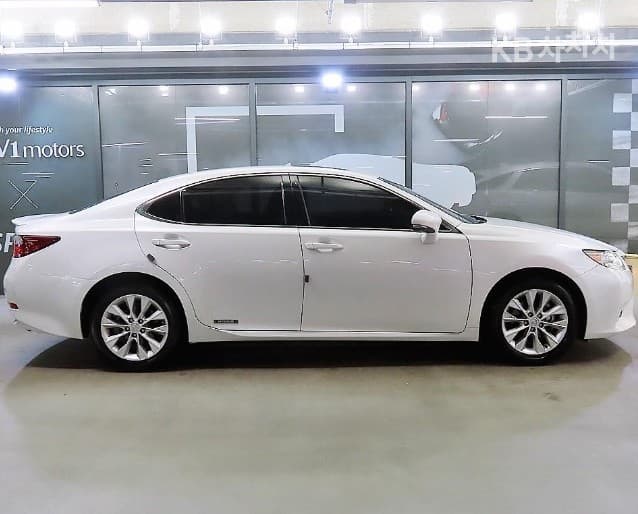 Lexus Нов ES300h Premium - 3