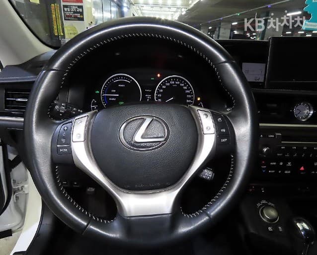 Lexus Нов ES300h Premium - 8