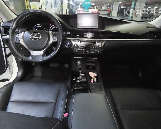 Lexus Нов ES300h Premium - 10