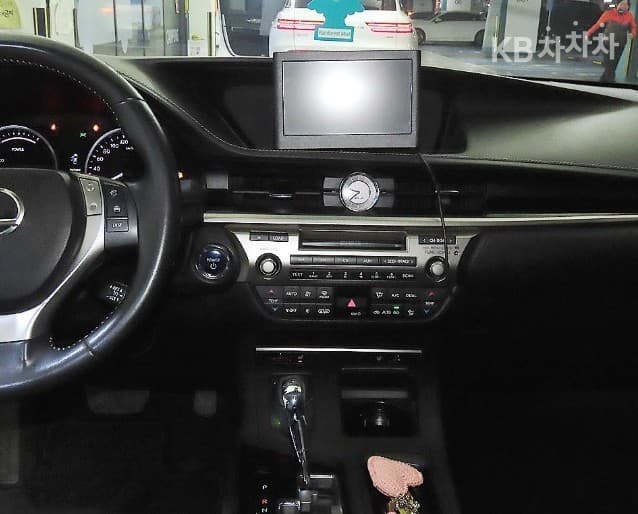 Lexus Нов ES300h Premium - 11