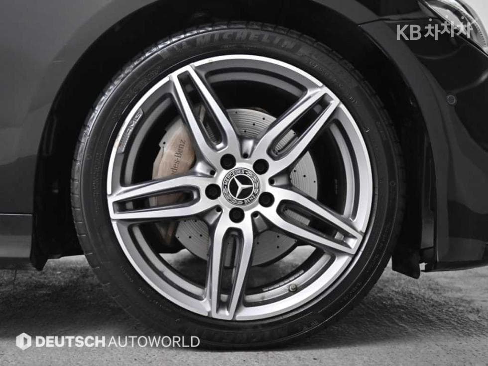 Mercedes-Benz E-Class (W213)E220d COUPE - 5