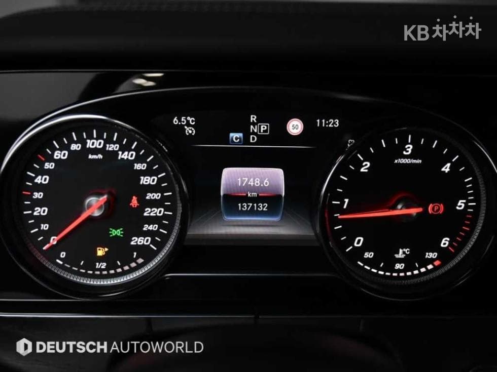 Mercedes-Benz E-Class (W213)E220d COUPE - 8