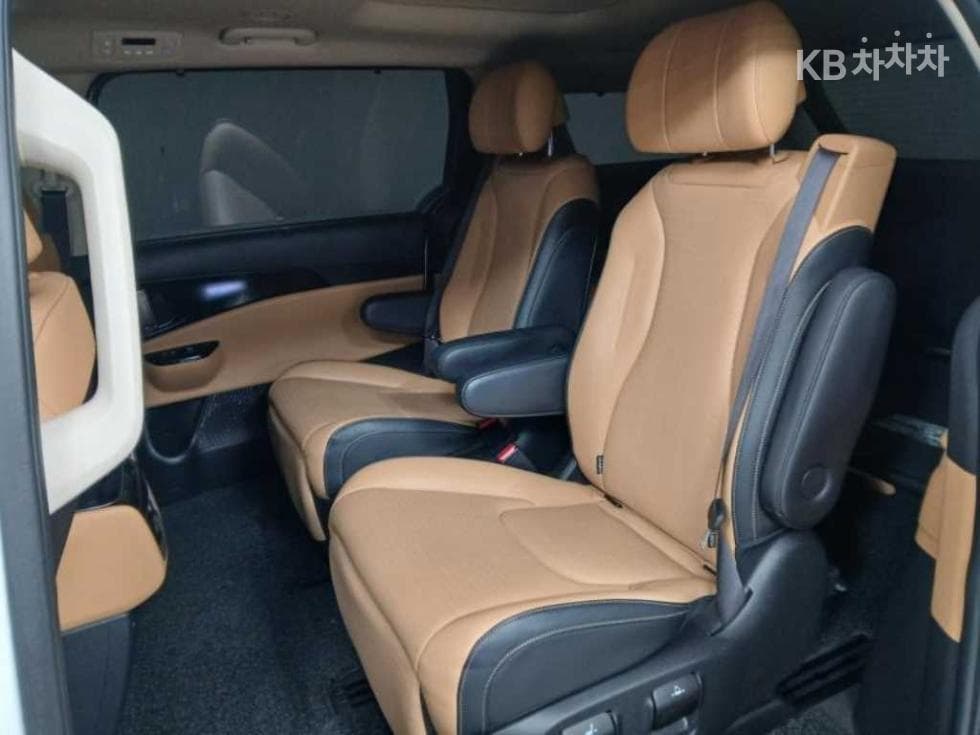 Kia Carnival 4th generationD2.2 7-seater (Limousine) Signature - 7