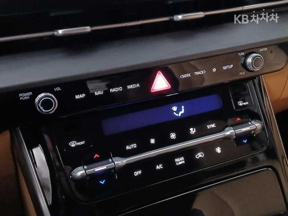 Kia Carnival 4th generationD2.2 7-seater (Limousine) Signature - 12