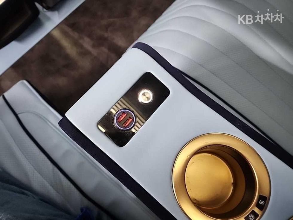 Киа Канивал 4-то поколениеВисок Лимузин (Канивал) G3.5 GDI 9-местен Signature - 16