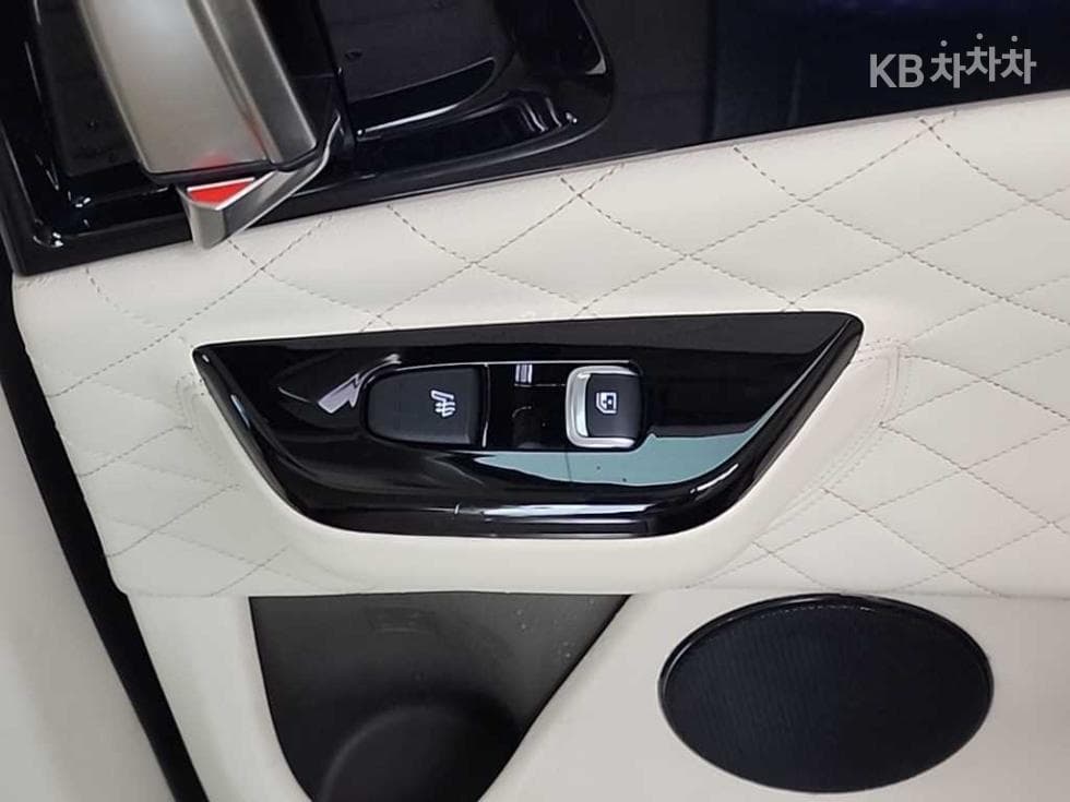 Киа Канивал 4-то поколениеВисок Лимузин (Канивал) G3.5 GDI 9-местен Signature - 17