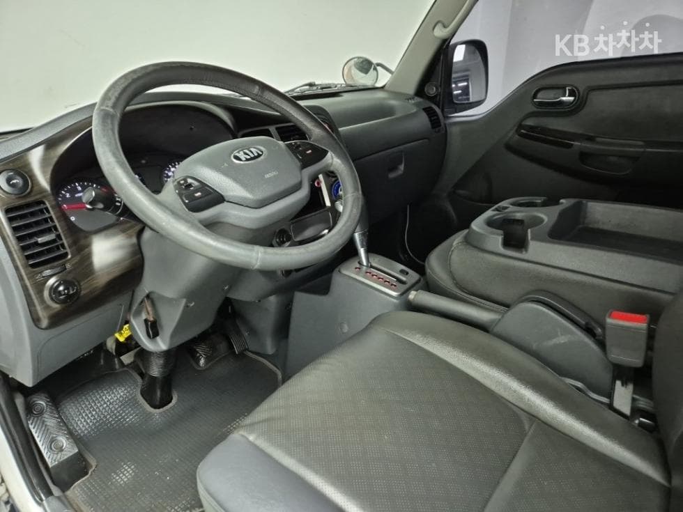 Киа Бонго 3 (лек)1 тон Удължено междуосие Королевска кабина CRDi Лукс - 6