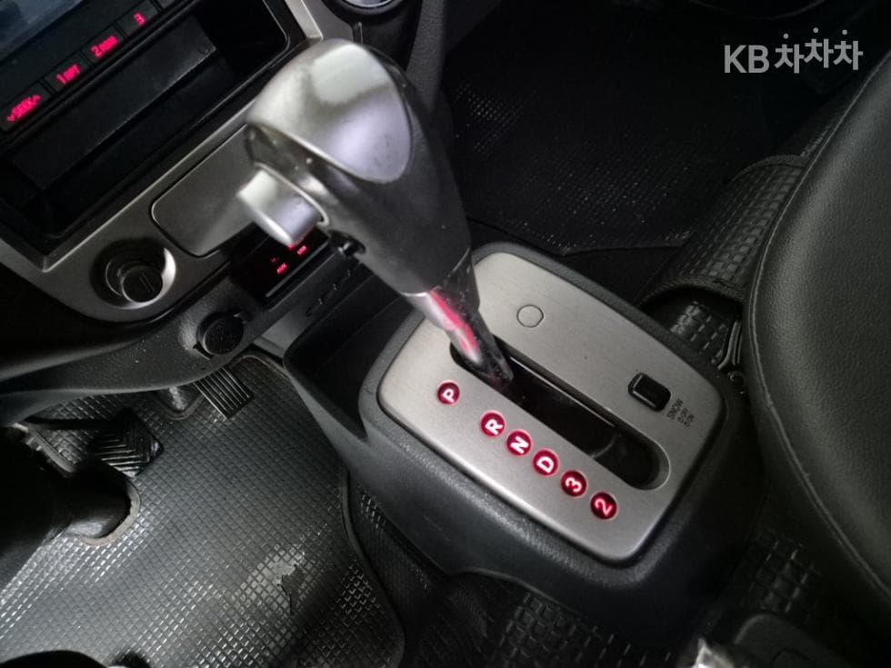 Киа Бонго 3 (лек)1 тон Удължено междуосие Королевска кабина CRDi Лукс - 7