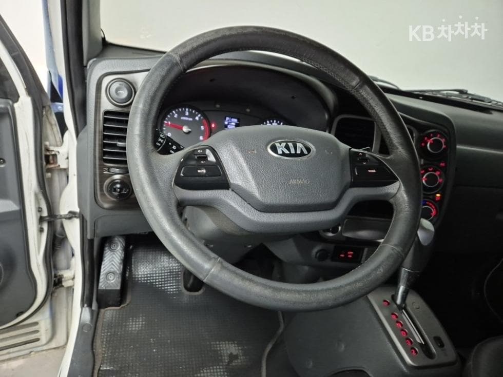 Киа Бонго 3 (лек)1 тон Удължено междуосие Королевска кабина CRDi Лукс - 8