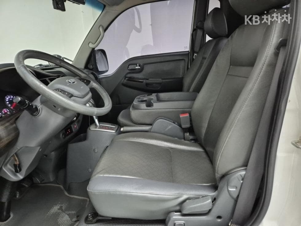 Киа Бонго 3 (лек)1 тон Удължено междуосие Королевска кабина CRDi Лукс - 10