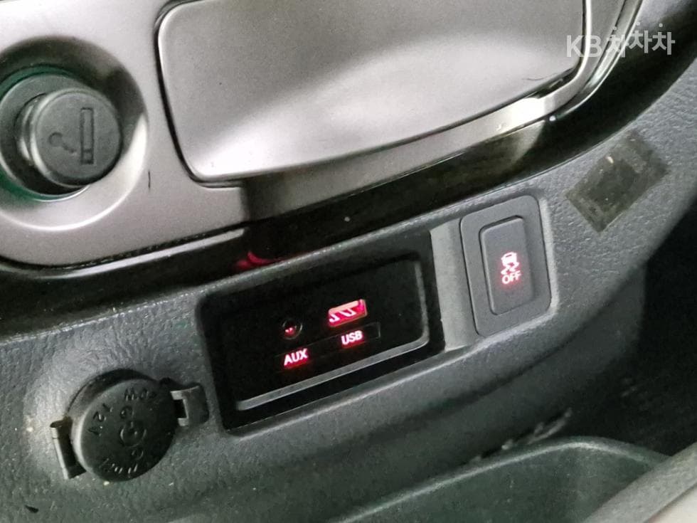 Киа Бонго 3 (лек)1 тон Удължено междуосие Королевска кабина CRDi Лукс - 13