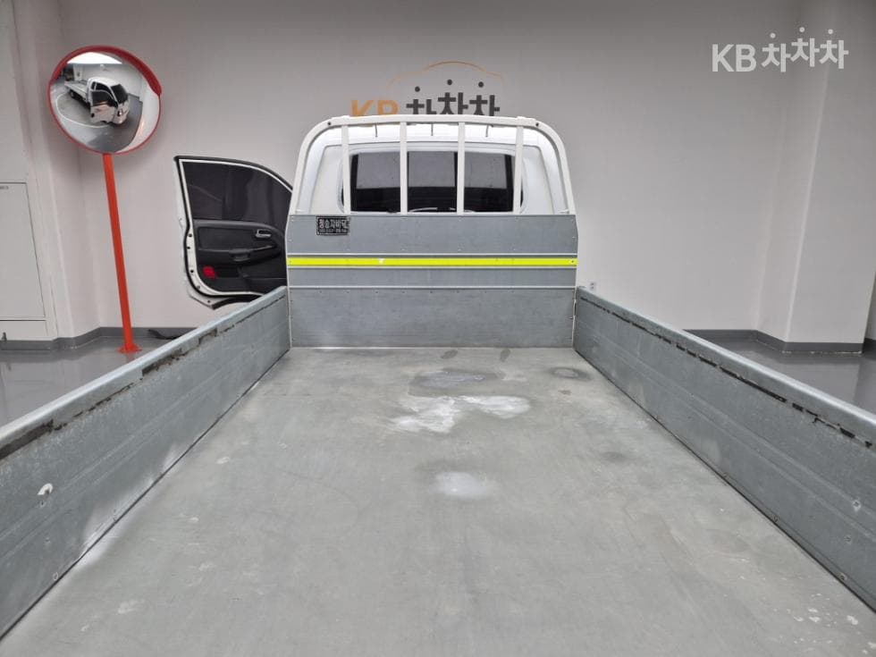 Киа Бонго 3 (лек)1 тон Удължено междуосие Королевска кабина CRDi Лукс - 15