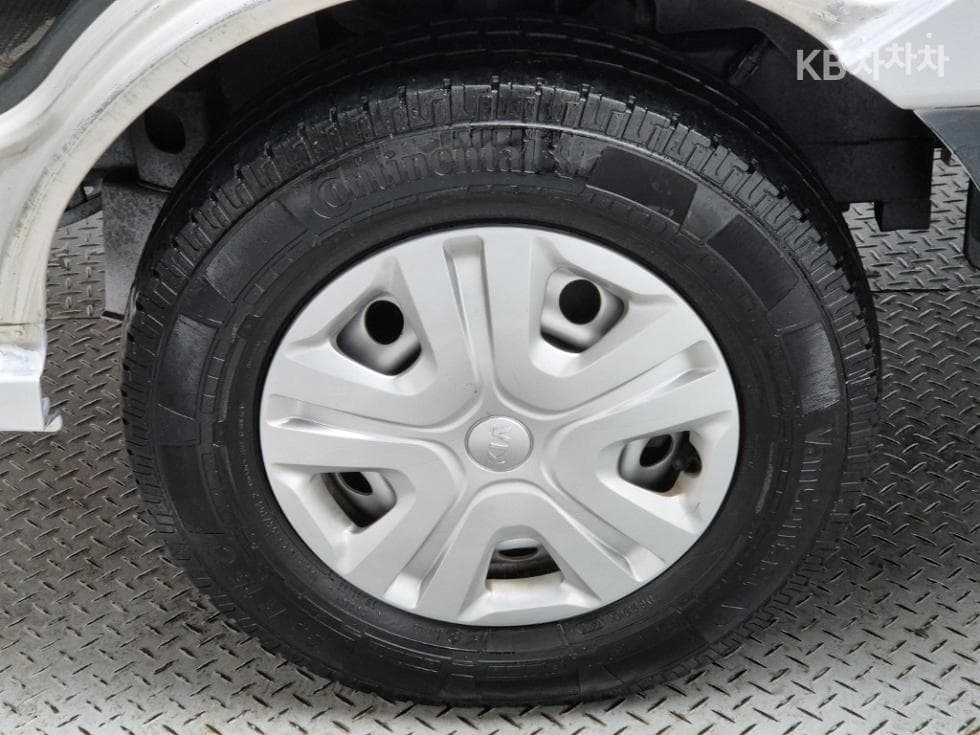 Киа Бонго 3 (лек)1 тон Удължено междуосие Королевска кабина CRDi Лукс - 16