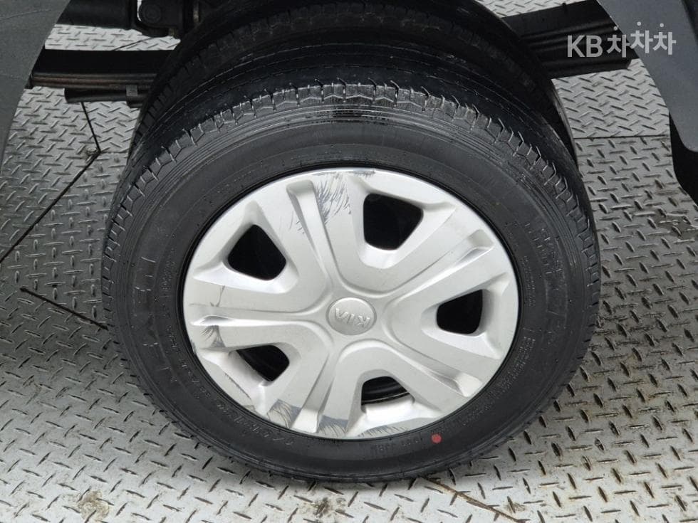 Киа Бонго 3 (лек)1 тон Удължено междуосие Королевска кабина CRDi Лукс - 17