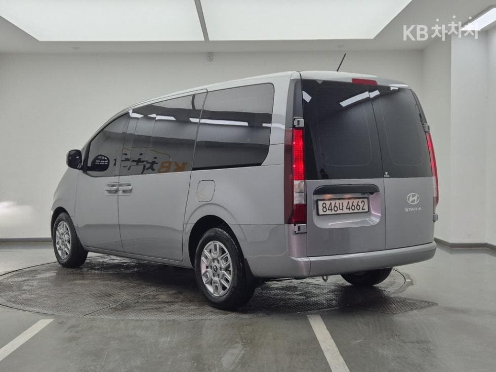 Hyundai Staria Cargo2.2 Cargo 5 Modern - 3