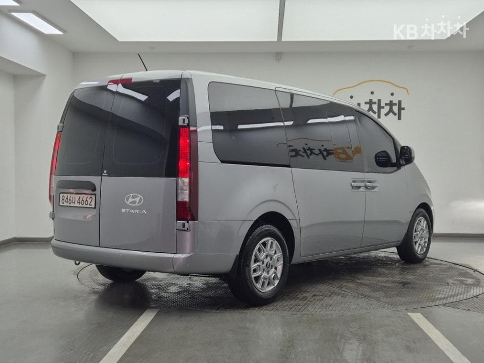 Hyundai Staria Cargo2.2 Cargo 5 Modern - 4