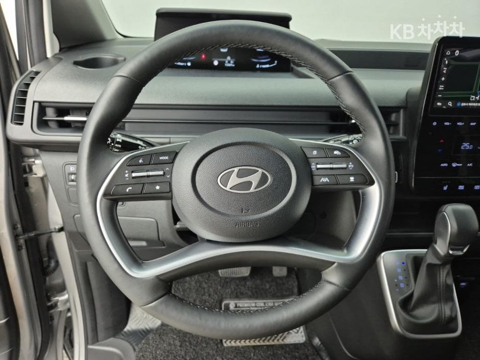 Hyundai Staria Cargo2.2 Cargo 5 Modern - 9