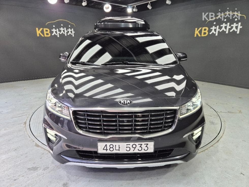 Киа The New (фейслифт) Канивал 9-местен 2.2 Дизел Noblesse Специал (специален признак/издание) - Image 1