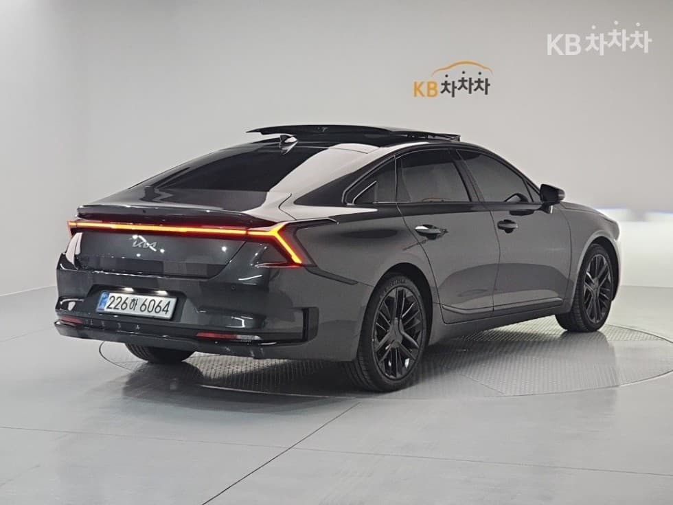 Kia The New (facelift) K8 Hybrid1.6 Turbo HEV 시그니쳐 블랙 - 3