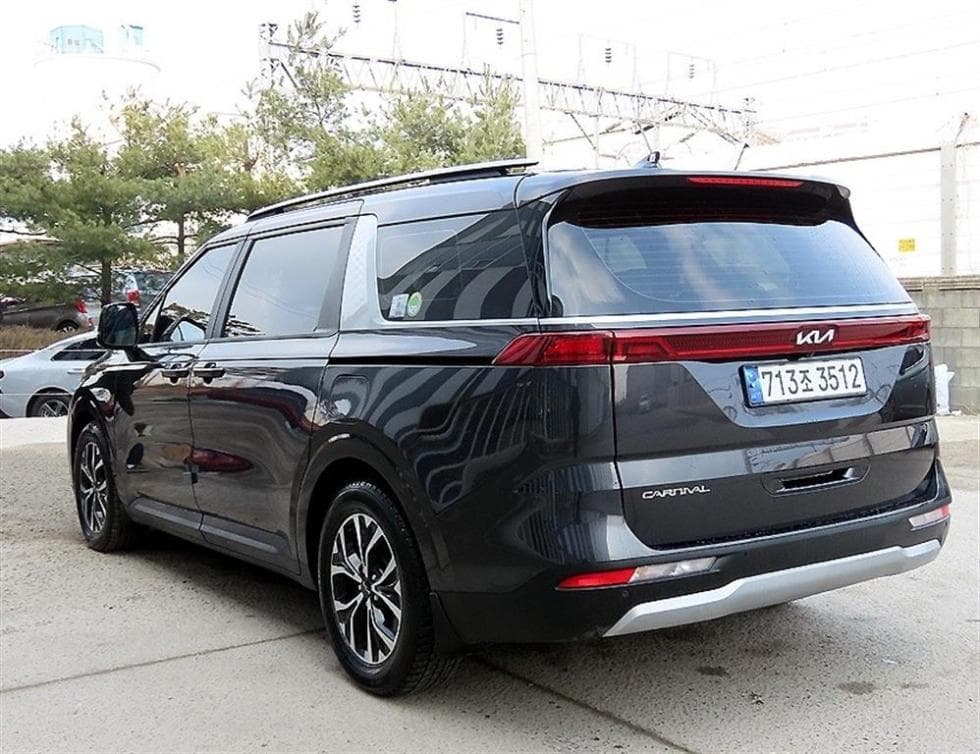 Kia Carnival 4th generationD2.2 11-seater Prestige - 3