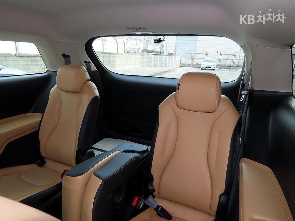 Kia Carnival 4th generationD2.2 11-seater Prestige - 7