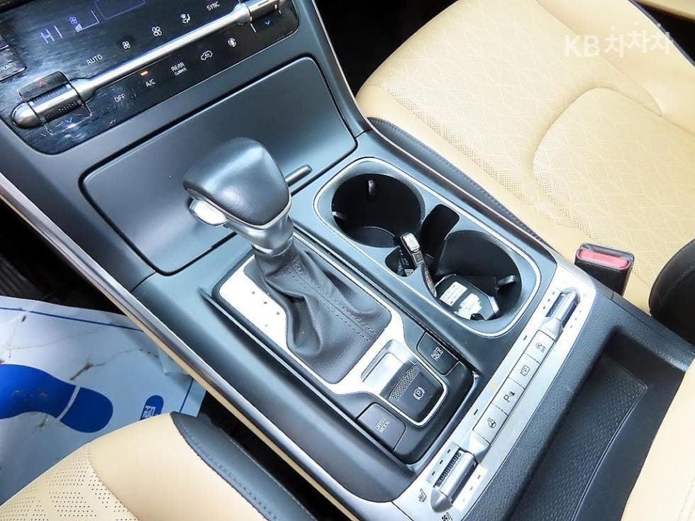 Kia Carnival 4th generationD2.2 11-seater Prestige - 11