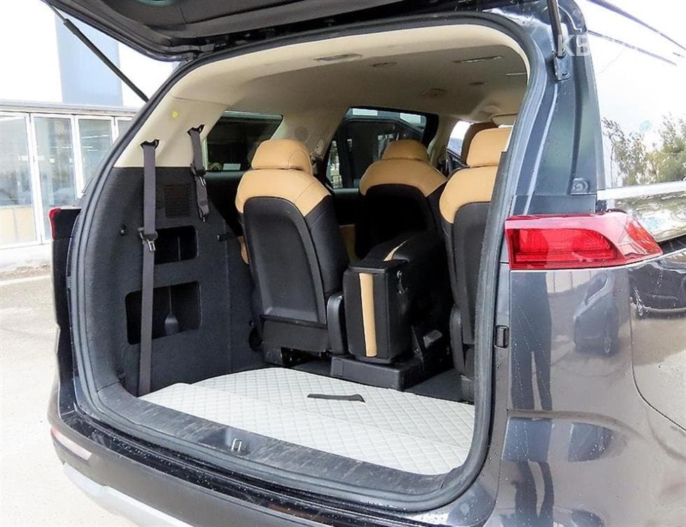 Kia Carnival 4th generationD2.2 11-seater Prestige - 17