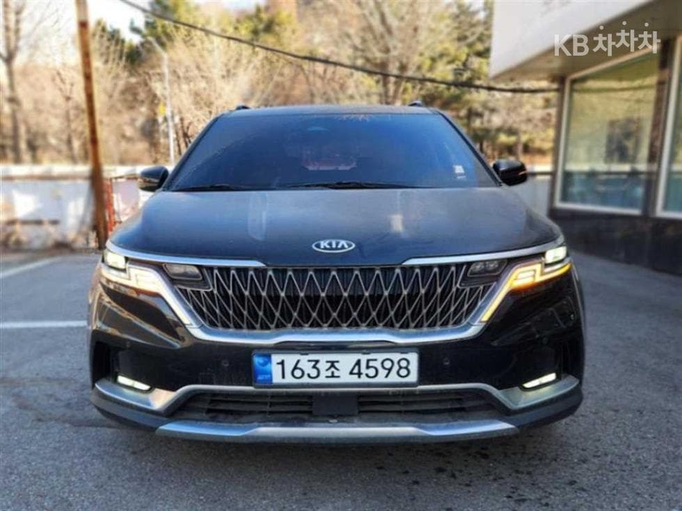 Kia Carnival 4th generation D2.2 9-seater Noblesse - Image 1