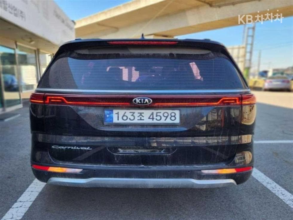 Kia Carnival 4th generationD2.2 9-seater Noblesse - 2