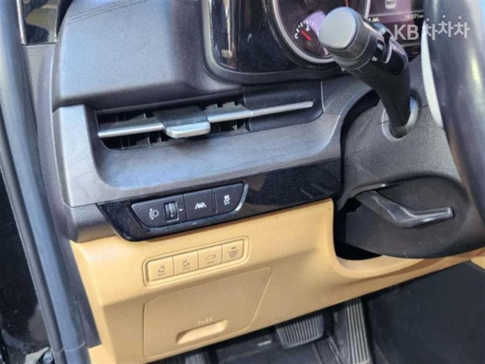 Kia Carnival 4th generationD2.2 9-seater Noblesse - 10