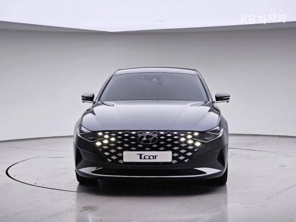 Hyundai The New (facelift) Grandeur (Azera)2.5 Le Blanc - 2