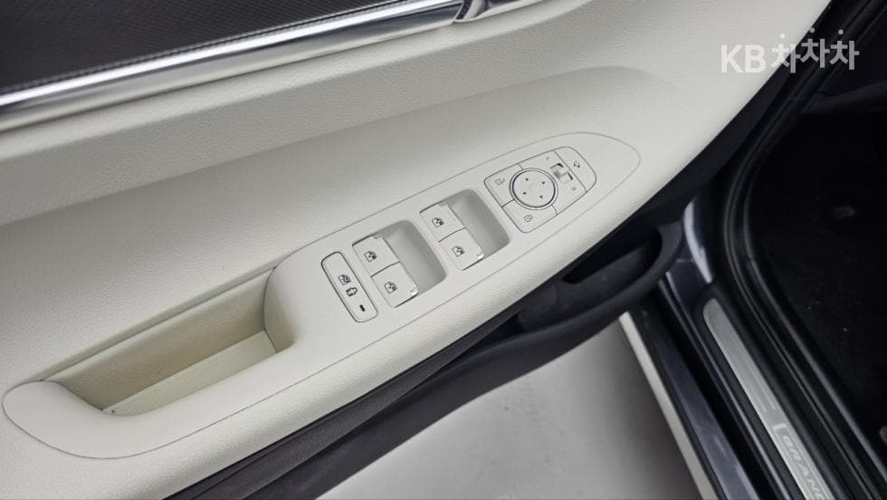 Hyundai The New (facelift) Grandeur (Azera)2.5 Le Blanc - 15