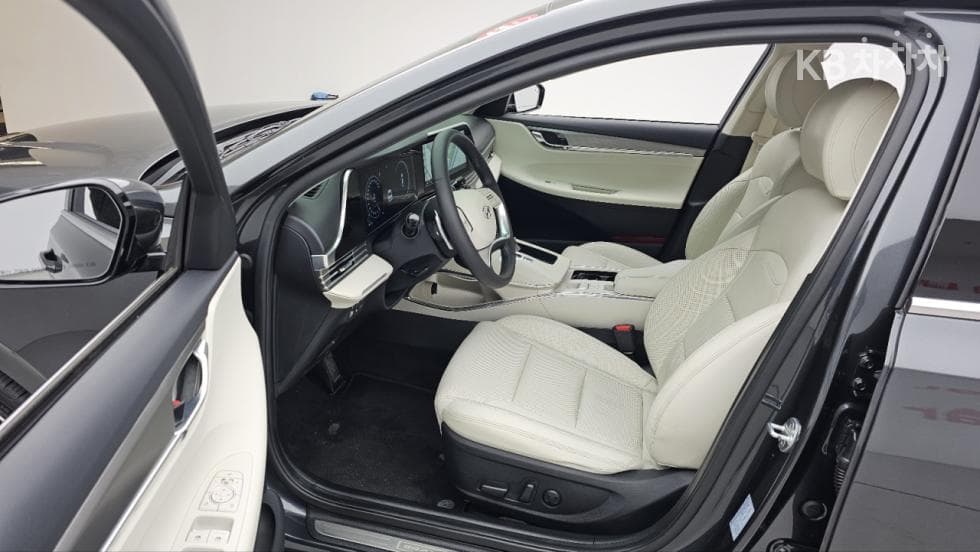 Hyundai The New (facelift) Grandeur (Azera)2.5 Le Blanc - 16