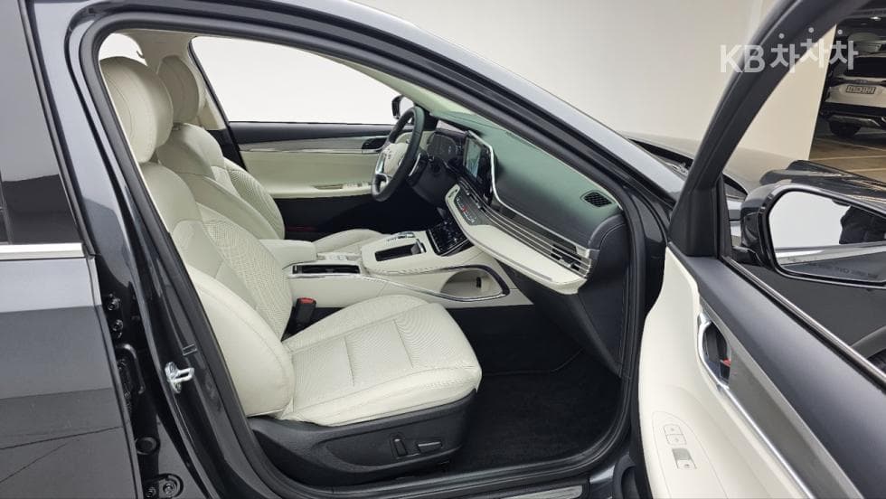 Hyundai The New (facelift) Grandeur (Azera)2.5 Le Blanc - 17