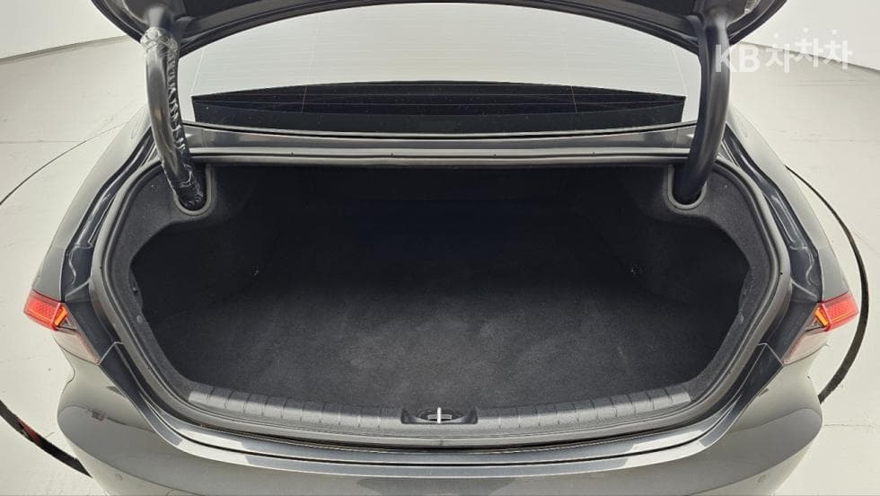 Hyundai The New (facelift) Grandeur (Azera)2.5 Le Blanc - 21