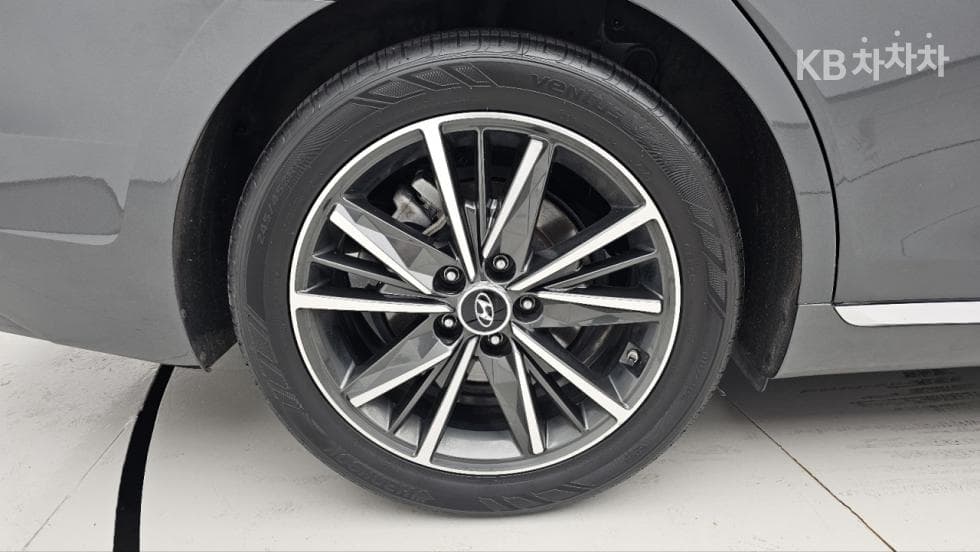 Hyundai The New (facelift) Grandeur (Azera)2.5 Le Blanc - 26