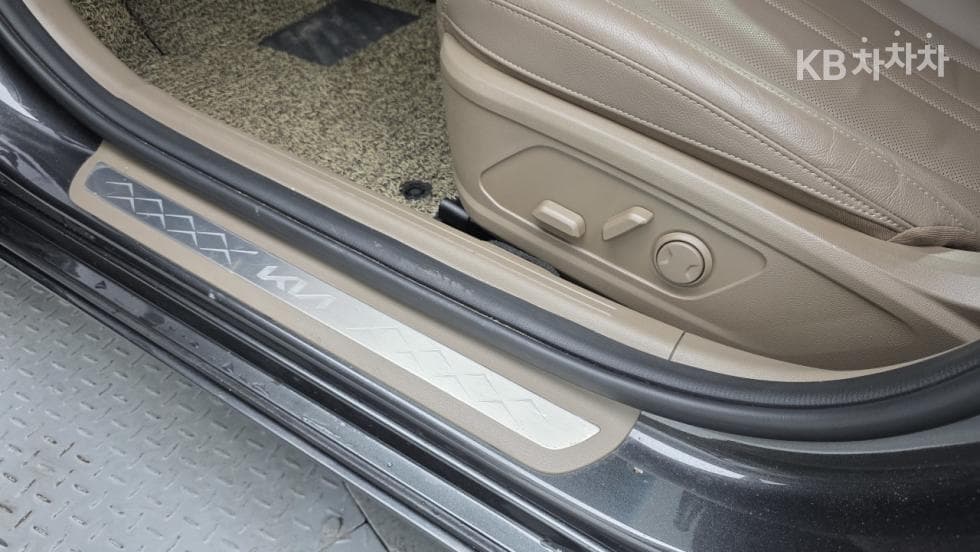 Kia K8 Hybrid1.6 Turbo Noblesse - 16